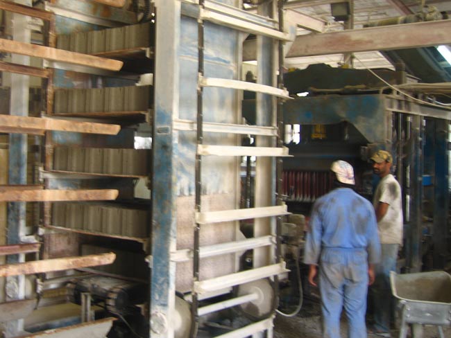 卡塔爾磚(zhuan)機自動線客(kè)戶