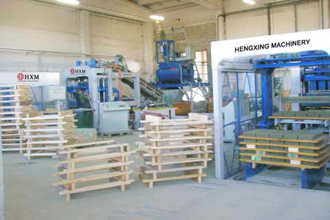 愛沙(shā)尼亞混凝土(tǔ)磚機客戶現(xiàn)場